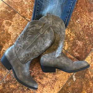 Gray Rampage Cowboy Boots